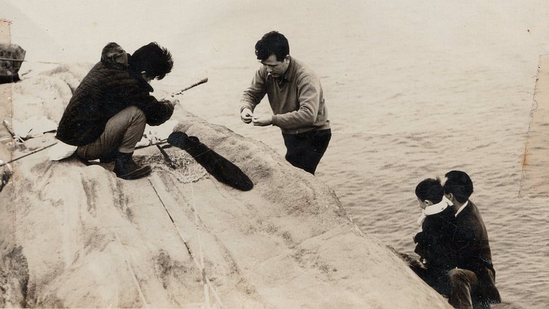 城ヶ島にて父の兄弟たちと 三浦市城ヶ島