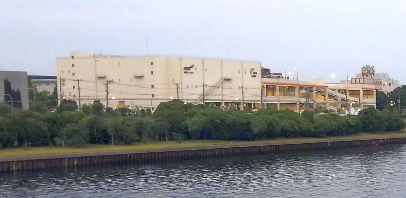 大田市場と改修工事前の護岸 東京都大田区大和大橋