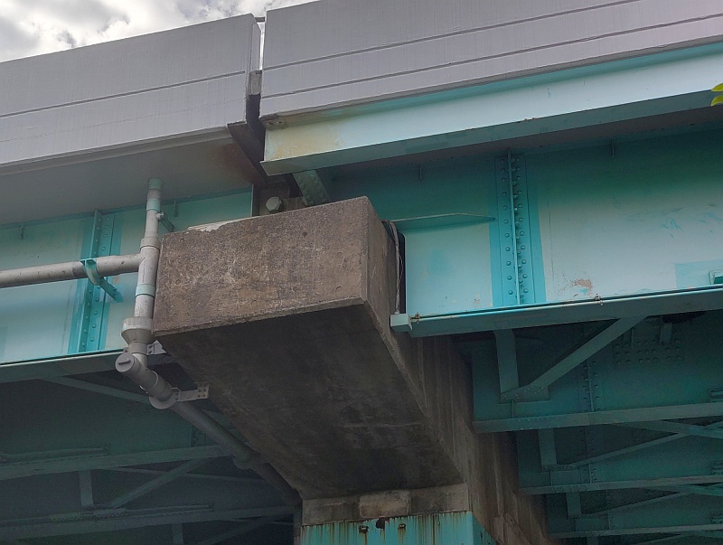 都大橋の橋脚 東京都大田区平和島公園