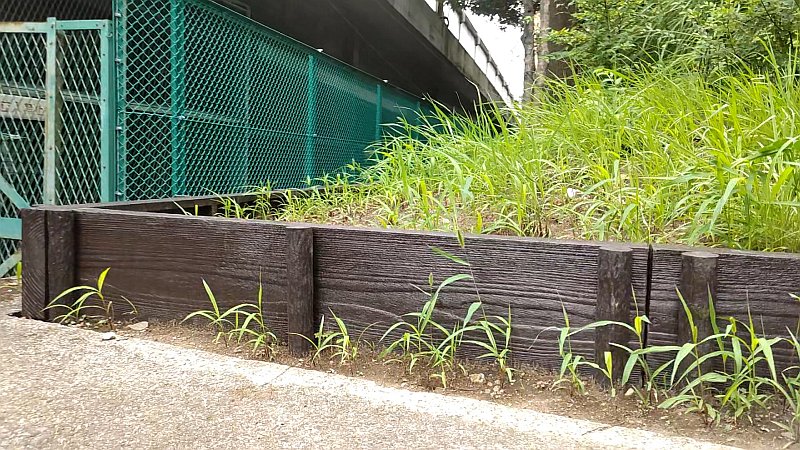 新しい土留め 東京都大田区平和の森公園