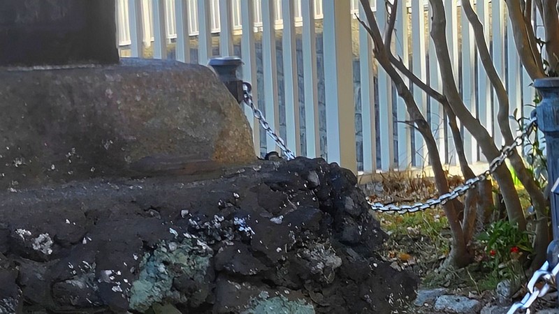 マンリョウ 横浜市旭区鶴ヶ峰本町畠山重忠公碑