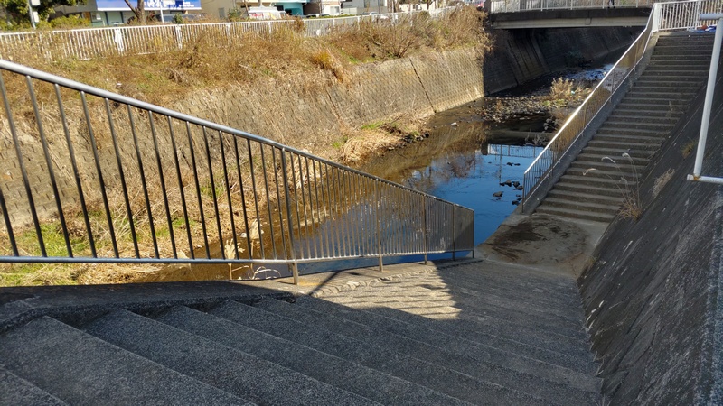 川面への階段 横浜市旭区今宿南町