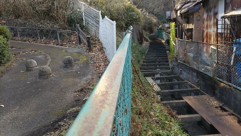 帷子川へと続く水路 横浜市旭区今宿南町
