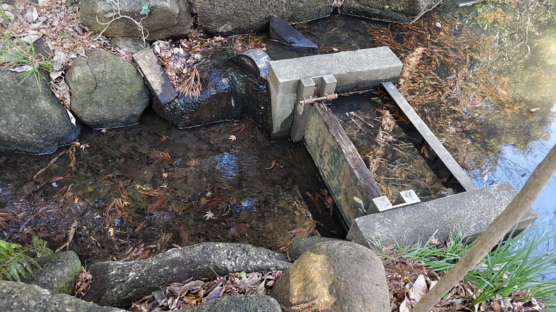 湧水池 横浜市瀬谷区長屋門公園