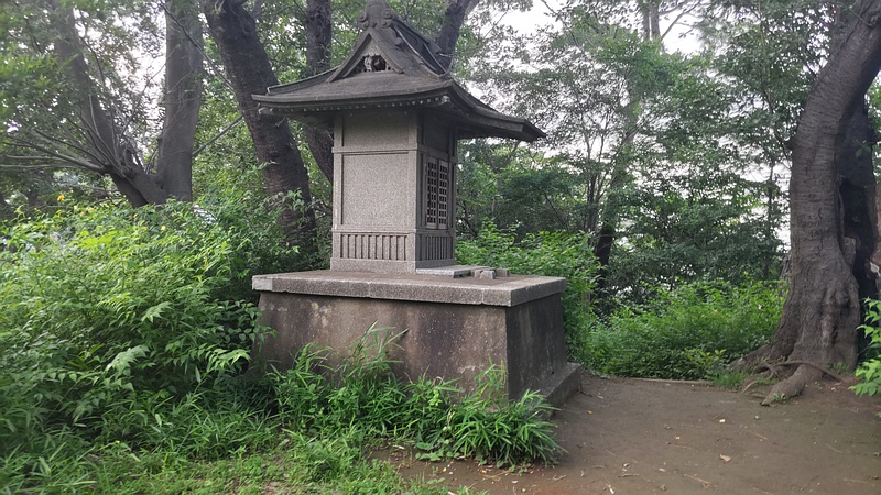加瀬台９号墳の祠 川崎市幸区夢見ヶ崎公園
