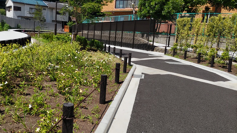 帷子川緑道 横浜市旭区今宿南町帷子川緑道