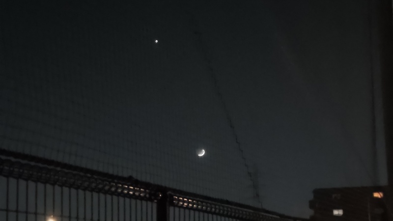 三日月と金星 川崎市幸区さいわいふるさと公園