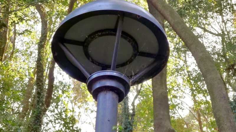 緑政局の丸型照明灯 横浜市瀬谷区長屋門公園