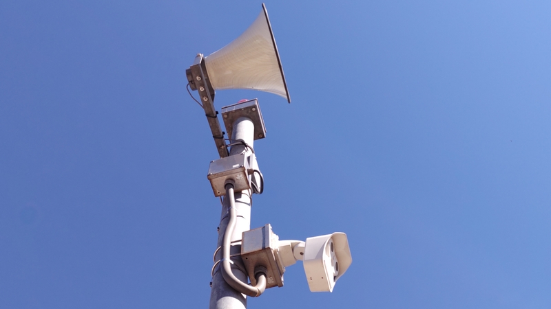 監視カメラと警報ランプ、スピーカー 横浜市瀬谷区宮沢