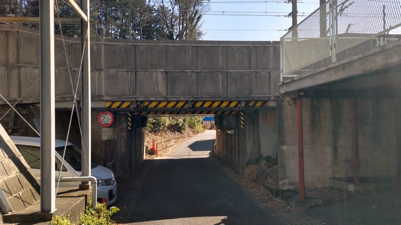 新幹線の高架橋トンネル 横浜市泉区和泉町