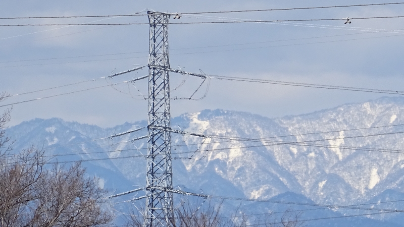 降雪後の送電鉄塔 横浜市旭区中希望が丘
