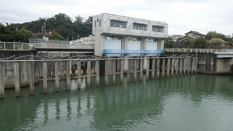 帷子川分水路分流堰